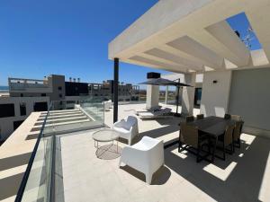 New penthouse with sunny beach view