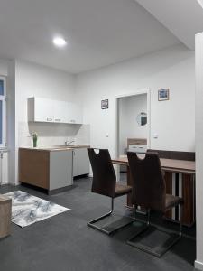 ROYAL RACiNG SUITE TOP 3