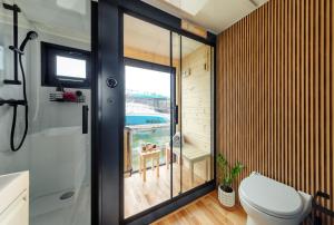 Domek na wodzie - Houseboat -sauna, taras na dachu, dwie sypialnie