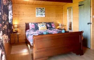 Country Bumpkin - Romantic Couples stay in Oakhill Cabin - Stratton on the Fosse