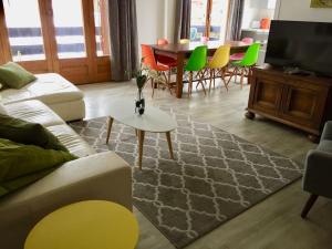 Jangilau - Large, triple aspect apartment in central Morzine