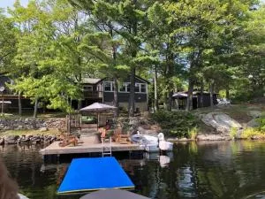 5 Bedroom Kennebec Lake House with 3 King Beds - Ompah