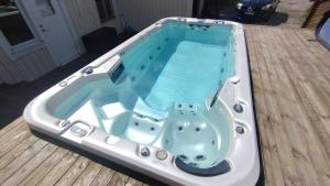 Tiny house with shared pool, max 4 people