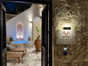 Vetus Vicinato Luxury Homes