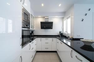 Tuhillo E1 Seaview Apartments Casasol