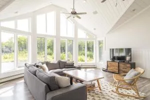 Beautiful Home on 22 Acres with Ponds, Game Room, Hot Tub and Central Air - 威尔明顿