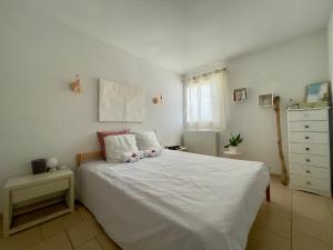Appartements Charmante Maison avec Jacuzzi et Parking : photos des chambres