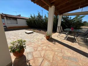 Cozy Mycenae Escape Near Ruins