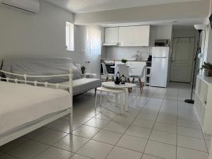 Cozy Mycenae Escape Near Ruins