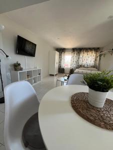 Cozy Mycenae Escape Near Ruins