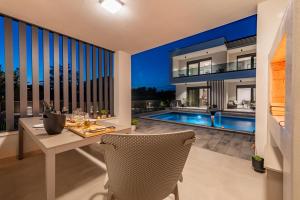 Modern 4BR Private Villa - Pool, Jacuzzi, Gaming Room