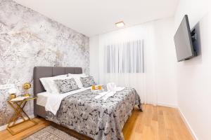 Golden Smile Apartment