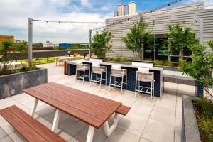 Prime Metro Proximity - Condo at Clarendon