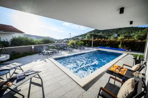 Luxury apartment Barka in Villa with heated pool