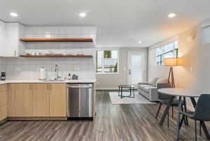 Dancing Wings Retreat Walker Paradise in Fremont