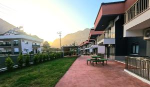 DUBLEX 85m2 Same House Garden