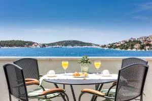 Apartments Oleandar - Рогозниця