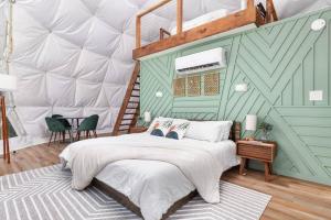 Dream Dome - Romantic Getaway, Hot Tub, AC, Wifi, National Park 8 min