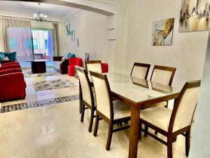 Beautiful Hivernage Apartment with Pool & Balcony, Near Attractions