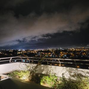 Elegante apartamento cerca de Embajada de los EEUU y Cayala