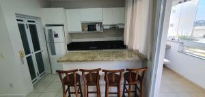 Apartamento TOP no PORTO DAS AGUAS a 50m do mar.