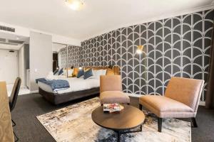 KozyGuru | Sydney CBD | Vibrant City Studio