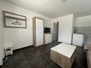 SS Studio Apartman - Zgrade