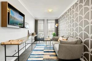 KozyGuru | Haymarket | Modern City Studio