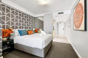 KozyGuru | Haymarket | Modern City Studio