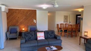 Lowset pet friendly home, with room for a boat, Palm Ave, Bongaree