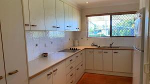 Lowset pet friendly home, with room for a boat, Palm Ave, Bongaree