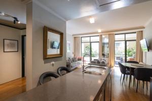 Stunning 1Bed Surry Hills Balcony Apt w Parking