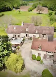 Domaine du Bonheur en Pierre avec Piscine, Proche Sarlat