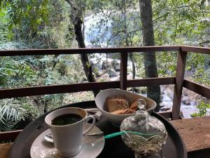 Knuckles Backpackers Hut with waterfall view