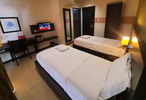 MAKATI Boutique Hotel near NAIA Airport Terminal 3 Edsa Pasay CBD
