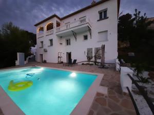 Villa"Kacper"cerca de Gandia ,con vistas al mar y montañas ,piscina 8-10 personas