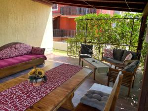 Fabris Apartments with pool and top location near sea 