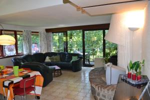 Charleroi Marcinelle jardins de la fontaine qui bout parking gratuit