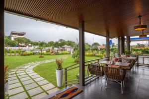 Stone Wood Hotel Amboli