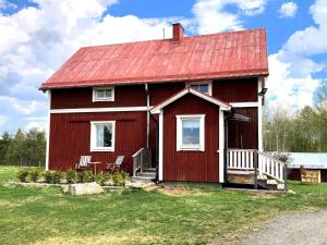 4 person holiday home in BURTRÄSK