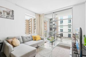 Vibrant 2bd hideaway - 1 bd converted from a study