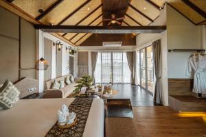 THEE Kashatharn by TH District