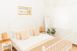 GoodLife Holiday House - Family & Friends