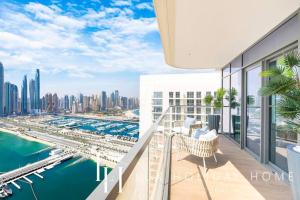 LUX The Marina Vista Beachfront Suite 3