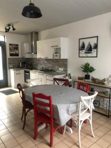 Maisons de vacances La Parenthese - maison Treportaise avec cour fermee : photos des chambres