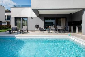 Designer Villa Luna near the sea in Volme , Pula