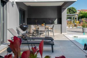 Designer Villa Luna near the sea in Volme , Pula