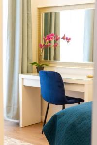 Opera Central Suite 3BR w SAUNA by NeWave Apartments