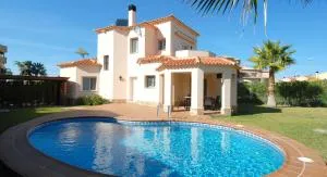 Villa Gaudi con piscina - Oliva