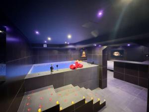 SPA JACUZZI et table massage